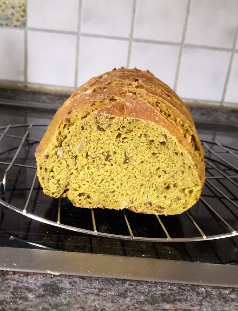 Sonnenblumen-Kurkuma-Brot
